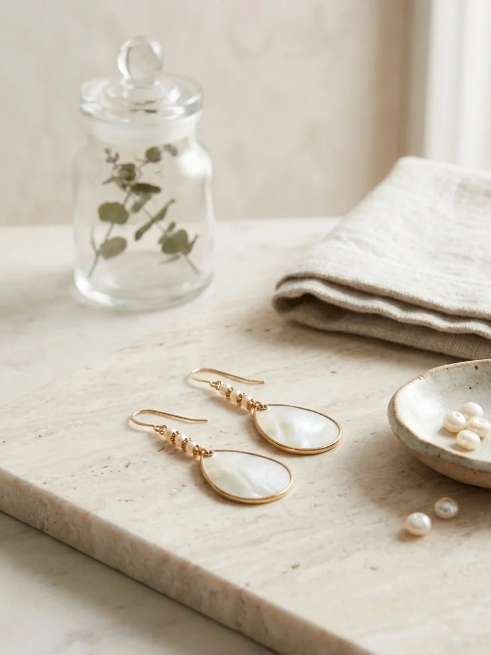Elegant Gold-Tone Mother of Pearl Teardrop Dangle Earrings Excellent Condition